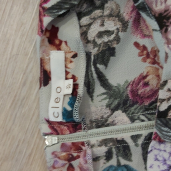 Cleo pull over top - Picture 2 of 3